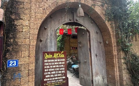 Full-Day Cultural Tour of Duong Lam Ancient Village from Hanoi