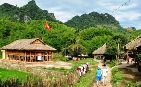 Hanoi to Mai Chau 2-Day Adventure with Bungalow Stay