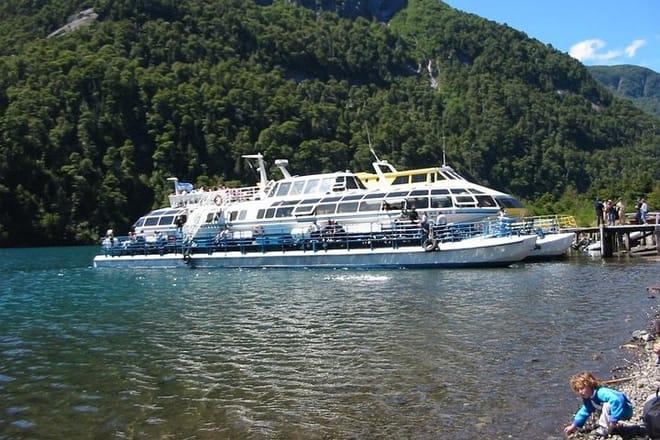 Catamaran puerto Blest