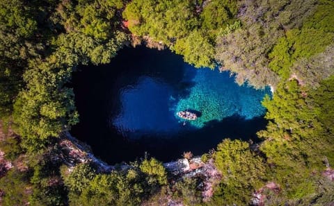 Drogarati Cave, Melissani Lake & Myrtos Beach Tour in Argostolion