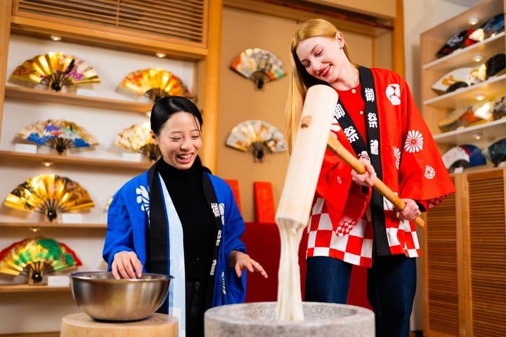Kyoto Traditional Mochi Pounding Experience with Tasting 2
