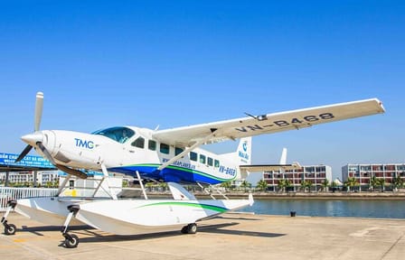 25-Minutes Sightseeing Seaplane Over Halong Bay from the Sky