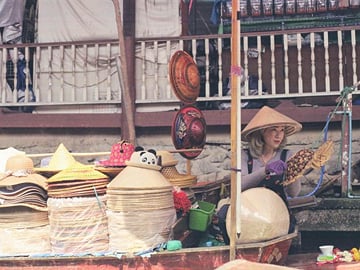 DAMNOEN SADUAK FLOATING MARKET