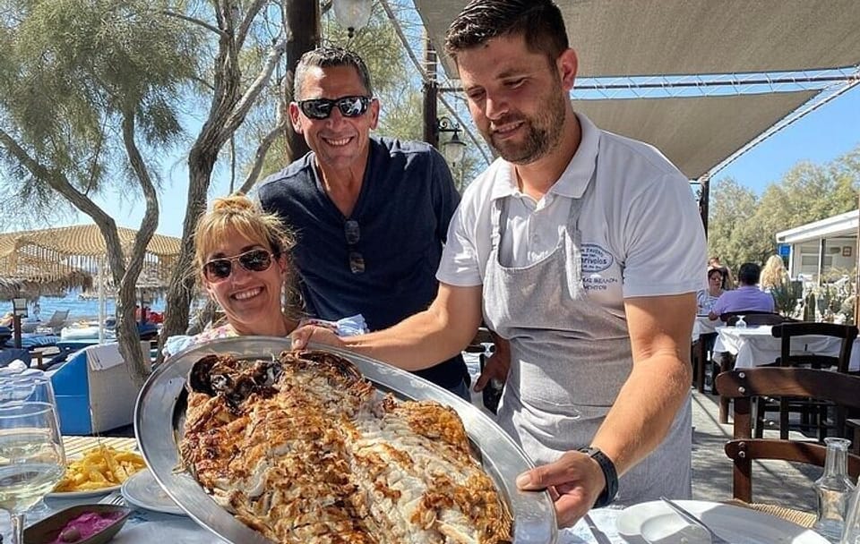 Private Custom Tour of Santorini: Explore Akrotiri and Emporio