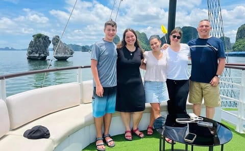 Halong Bay Luxury Day Cruise with Scenic Views and Lunch