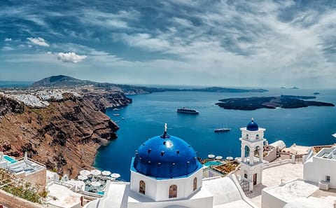 Private Tour of Blue Domes in Santorini's Firostefani and Imerovigli