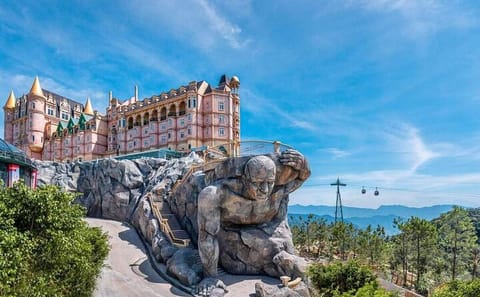 Ba Na Hills Golden Bridge Day Tour with Cable Car and Lunch