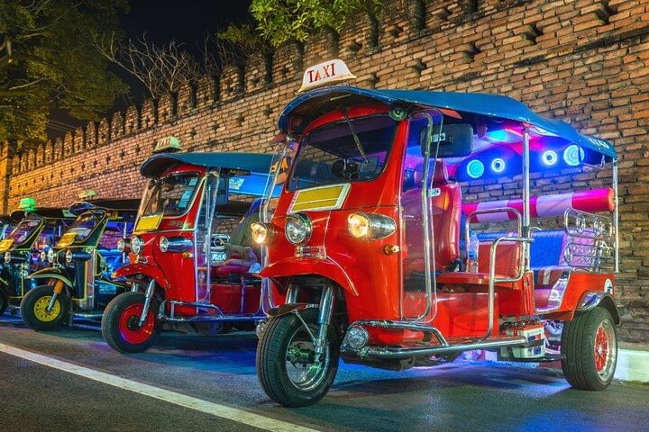 Chiang Mai Temples and Market Tuk Tuk Night Tour