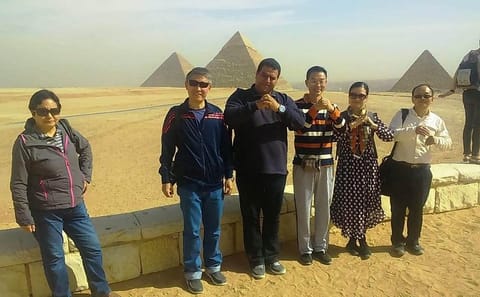 Giza Pyramids and Sphinx Tour with Sakkara and Memphis