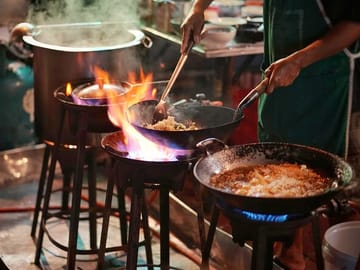 Discover the Secret of Chinatown Walking Tour with Food Tasting