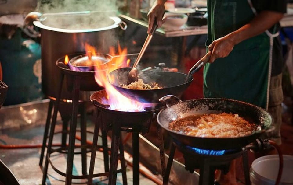Discover the Secret of Chinatown Walking Tour with Food Tasting