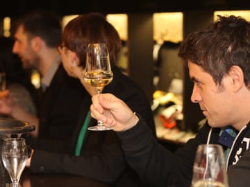 Champagne Tasting Lunch and Walking Tour in Saint-Germain-des-Prés