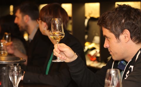 Champagne Tasting Lunch and Walking Tour in Saint-Germain-des-Prés