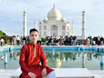 Delhi to Agra Day Trip by Fast AC Train with Guide