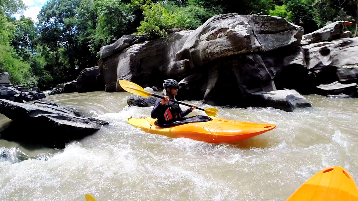 “KAYAK E+” 3-Hour Advanced White Water Kayaking Mae Wang River Canyon