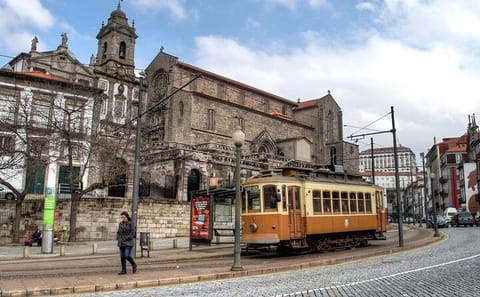 Private Walking Tour of Porto's Historic Center with Tastings