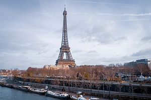 4-Hour Private Tour in Paris with Seine River Cruise and Galeries Lafayette