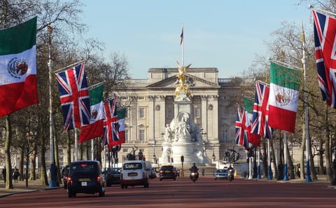 Westminster Abbey, Big Ben & Buckingham Palace Tour in London