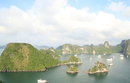 Ha Long Bay Day Cruise with Kayaking, Swimming, and Hiking