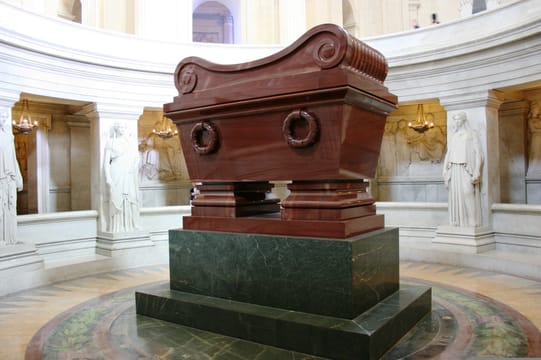 Paris: Napoleon's Tomb & Les Invalides Small Group Tour