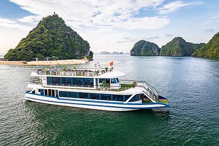 Hercules Luxury Cruise: Explore Halong Bay’s Stunning Islands and Caves