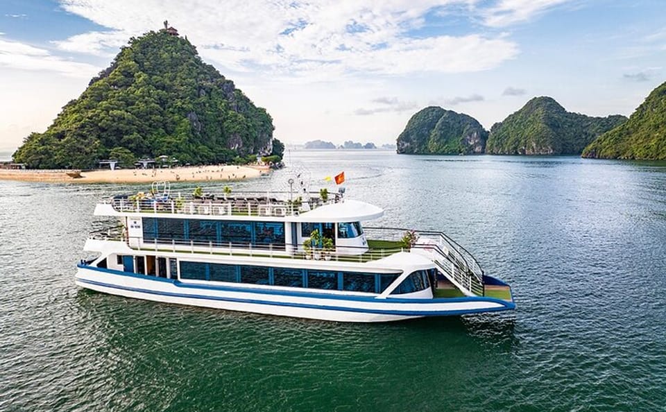 Luxury 6-Hour Boat Tour of Halong Bay from Halong Harbor