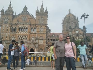 Mumbai Cultural and Slum Insights Bus Tour