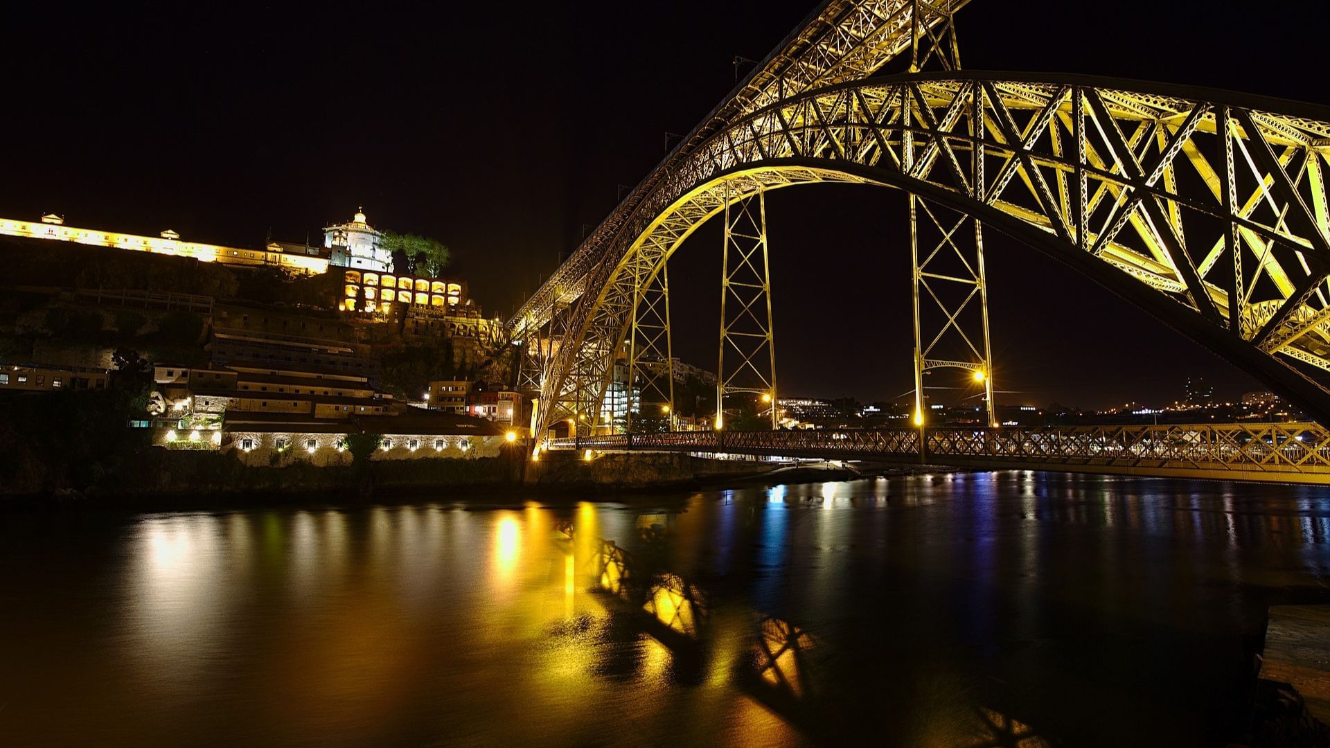 Night picture of the Porto Luis I Bridge and Serra do Pilar Monastery illuminated, part of Cooltour Oporto's Night Tour