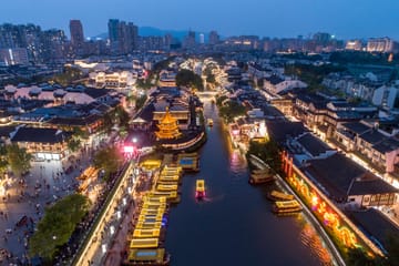 Qinhuai River Cruise and Confucius Temple Tour in Nanjing