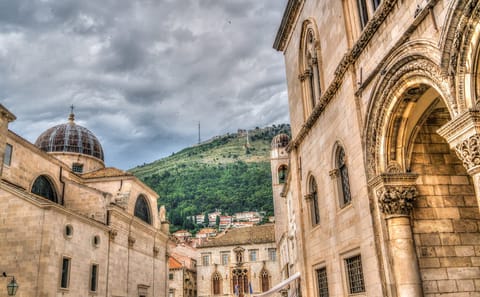 Dubrovnik History Walk and Scenic Boat Tour of Lokrum Island