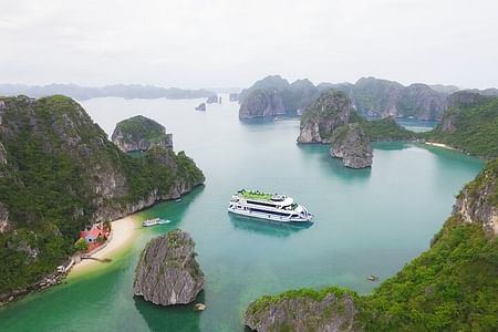 Luxury Cruise Tour in Ha Long Bay – Kayaking, Caves & Scenic Views