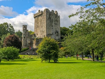 Blarney Castle Day Tour with Transportation from Dublin