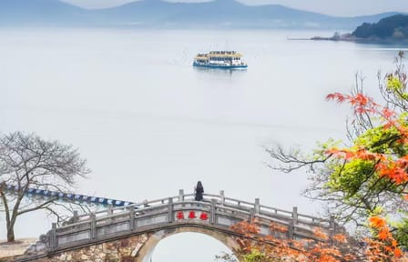 Taihu Lake Ferry Tour and Taihu Fairy Isle Experience