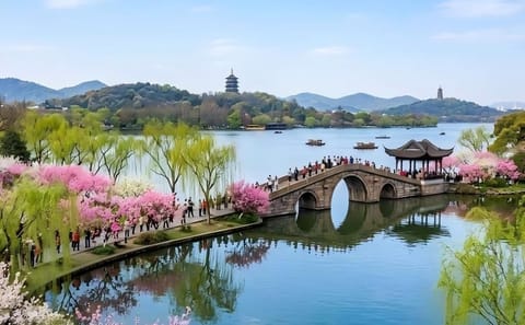 Heaven on Earth: One-Day Hangzhou Trip from Shanghai via High-Speed Rail (English & Spanish Guided)