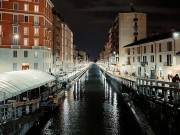 Professional Photoshoot Tour in Milan's I Navigli Canals