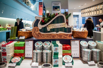 Gourmet Christmas Walking Tour in Paris