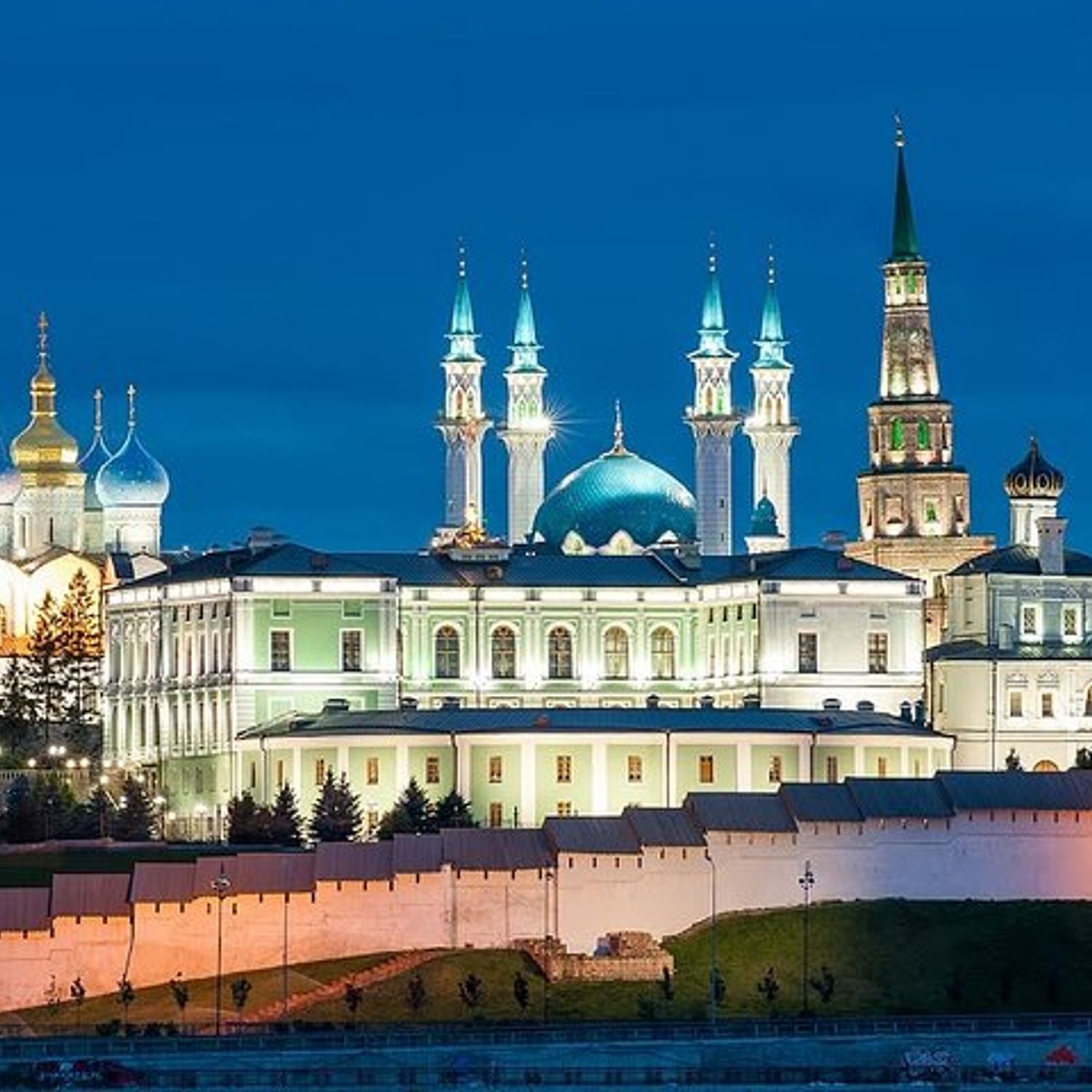 Kazan Night Tour of Must-See Sites with Private Local Guide