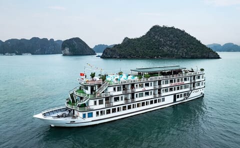 3-Day Hanoi Tour: Ninh Binh Exploration and Ha Long Bay Cruise