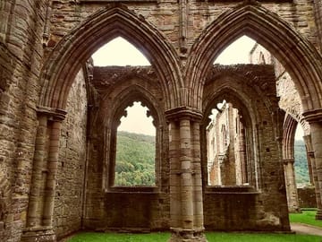 Cultural Day Trip from Cardiff to Crickhowell and Tintern Abbey