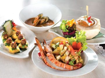Apsara Fine Dining Cruise: Gourmet Dining on the Water