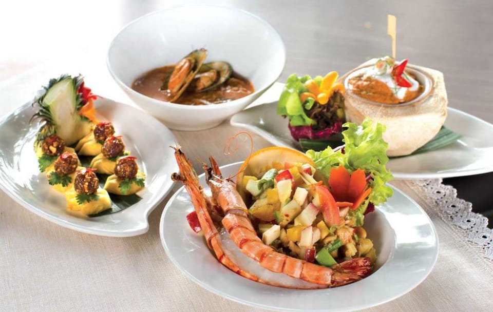 Shangri-La Hotel’s Salathip Thai Restaurant Experience