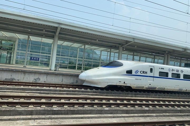 Fast Train Ticket from Guangzhou to Hong Kong with Station Transfer in Guanghou 2