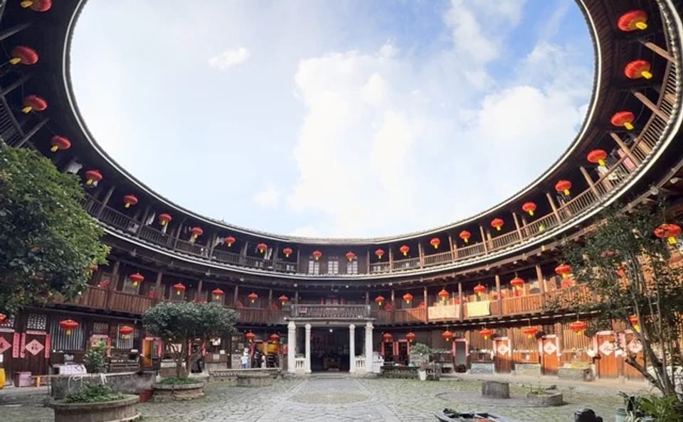 Fujian Hakka Tulou Day Tour from Xiamen with Lunch