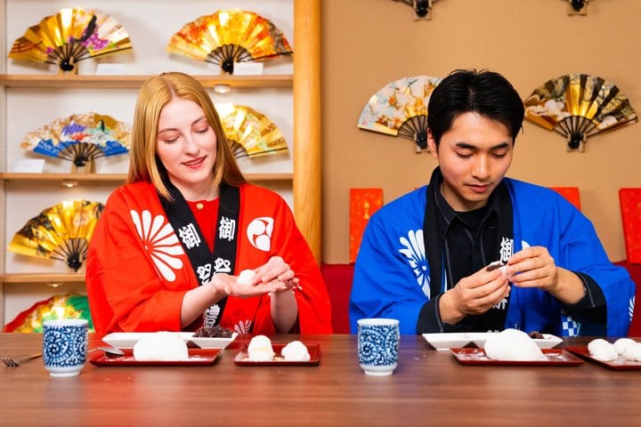 Kyoto Traditional Mochi Pounding Experience with Tasting 3
