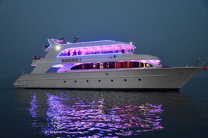 Evening Yacht Dinner & Live Music Cruise in Sharm El Sheikh