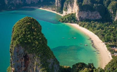 4-Day Krabi Beach Tour with Private Transport from Bangkok