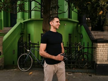Professional Photoshoot Walking Tour in Notting Hill, London