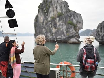 Private Car Transfer On Highway & Join Group on Deluxe Cruise