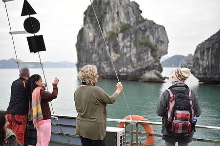 Private Car Transfer to Halong Bay with Deluxe Cruise Experience