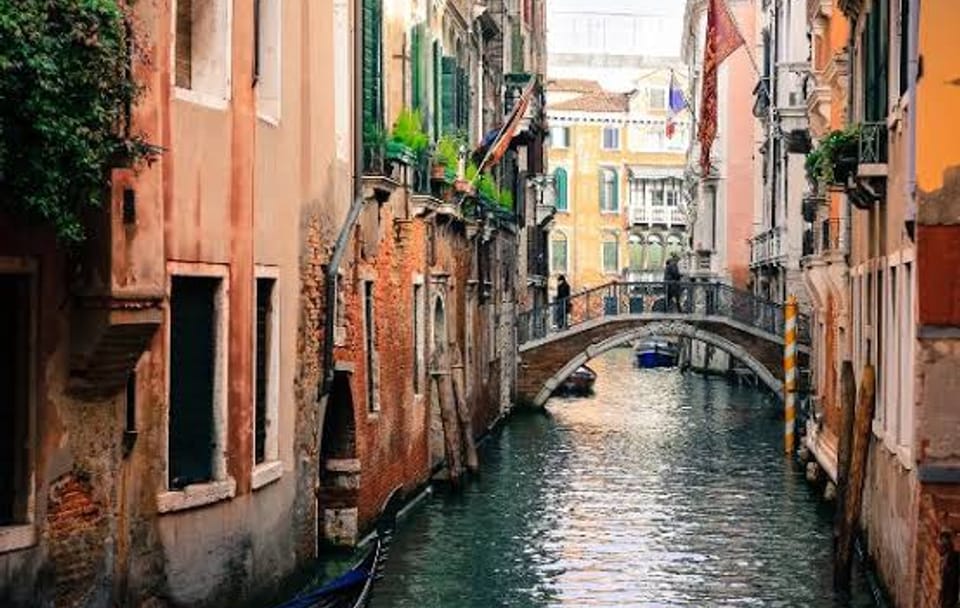 Cultural Walking Tour of Historic Venice Landmarks